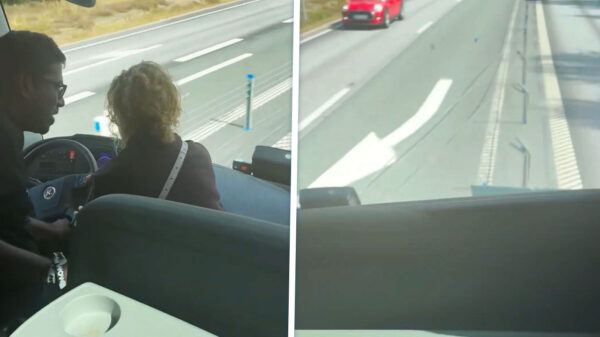 Passagiers nemen het stuur over nadat de buschauffeur is flauwgevallen