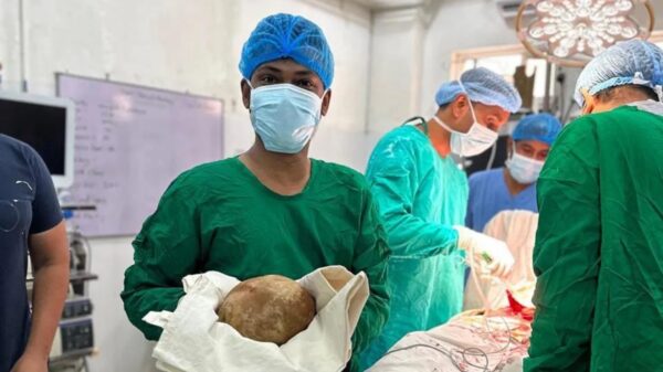 Artsen halen blaassteen van maar liefst 3,1 kilo uit een man in Sri Lanka