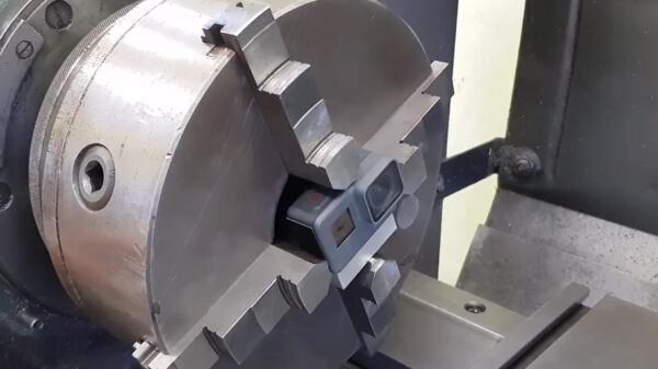 Een GoPro op 1800rpm ronddraaien levert behoorlijk misselijkmakende beelden op