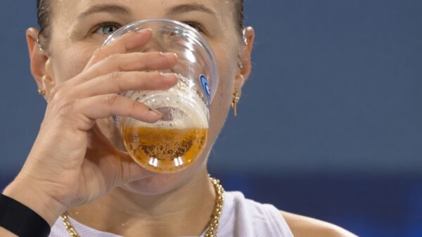 Trekt tennisster Amanda Anisimova nou een biertje open tijdens de wedstrijd?