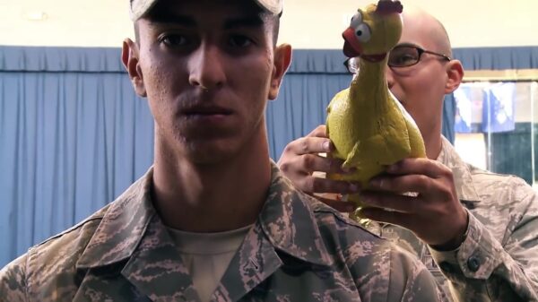 Zo worden 'Honor Guards' getraind om niet in de lach te schieten