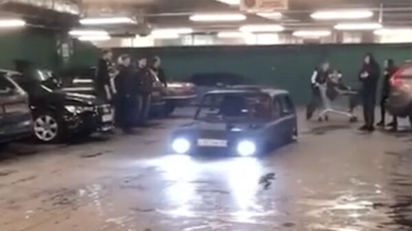 Met deze lowrider kom je geen enkele verkeersheuvel over