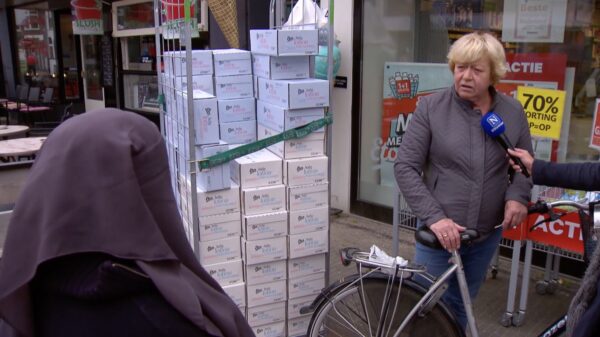 Die keer dat het boerkaverbod werd uitgevochten op de stoep bij Kruidvat