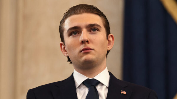 Iran zendt dreigvideo tegen Barron Trump uit en zet 10 miljoen dollar op zijn hoofd