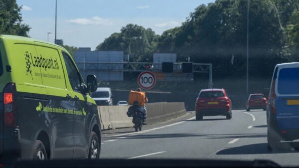 Bezorger Thuisbezorgd rijdt met 70 km/u op fatbike door de Velsertunnel