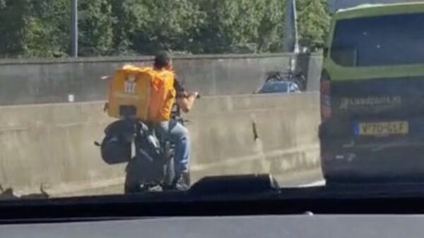 Bezorger Thuisbezorgd rijdt met 70 km/u op fatbike door de Velsertunnel