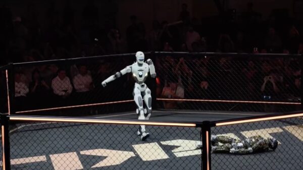 Zelfs robots zijn toxic: Robbie danst op lijk van z'n MMA-tegenstander!