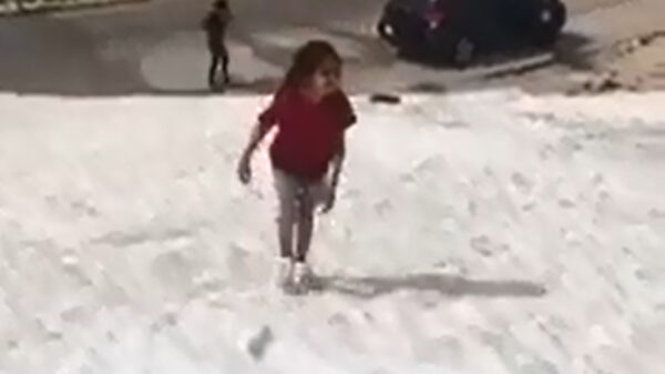 Libanees meisje valt in verborgen gat van een besneeuwde berg