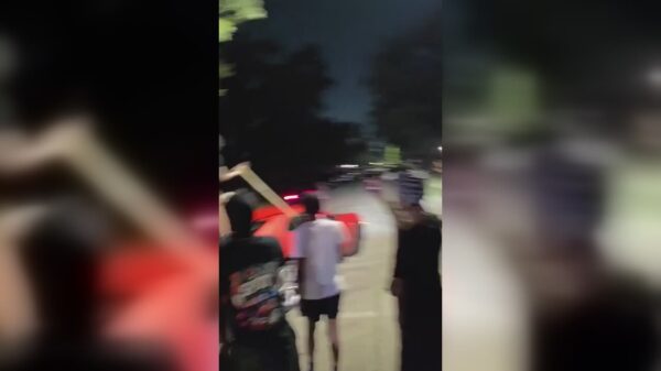 Surfen op auto's is tegenwoordig hip