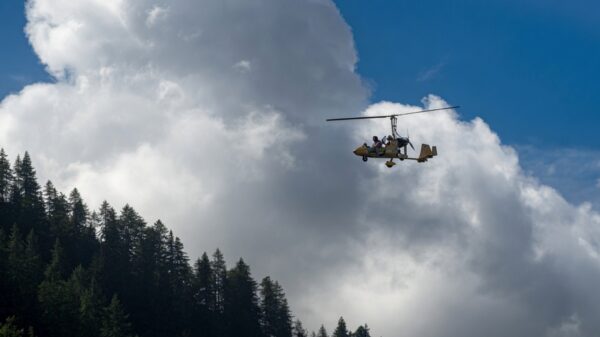 Fatale vlucht in Noord-Italië: gyrocopter vliegt tegen kabel en stort neer