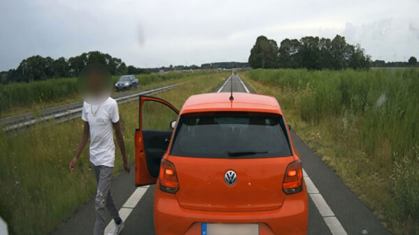 Man bedreigt vrouw met kinderen tijdens idiote verkeersruzie bij Kampen