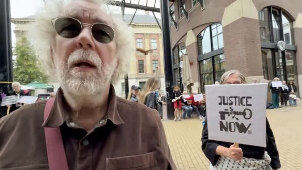 Eppo Tjuchem lastiggevallen door demonstrerende Pro-Palestinaboomers in Groningen