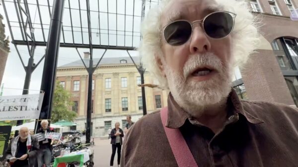 Eppo Tjuchem lastiggevallen door demonstrerende Pro-Palestinaboomers in Groningen