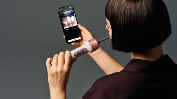 Bizar: Dyson ontwerpt AI-tandenborstel met camera die €479,- gaat kosten