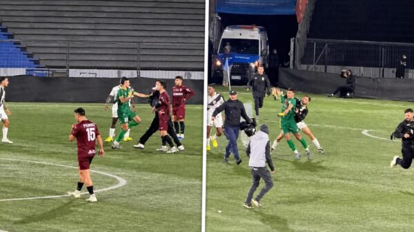 Hooligans bestormen veld en vallen eigen spelers aan tijdens bekerduel Uruguay