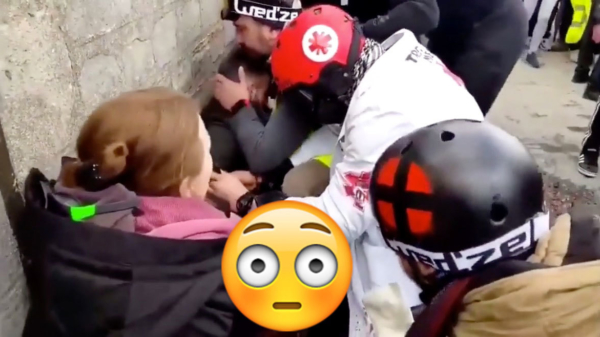 Heftige beelden: Frans "geel hesje" verliest zijn hand na teruggooien traangasgranaat