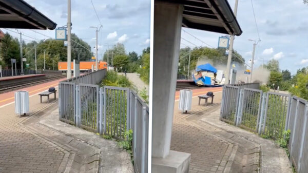 BIZAR: Trein boort zich vol door vrachtwagen op een Poolse overweg