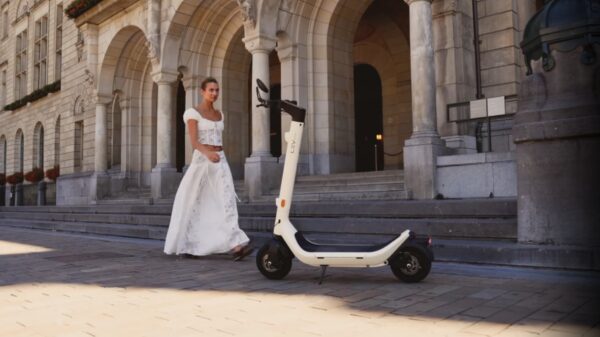 De "LEV One" is de derde (én mooiste) elektrische step met RDW-goedkeuring die de weg op mag