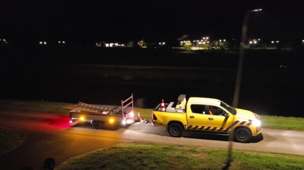 Betrapt? 'Provincie die om 04:00 stiekem Nederlandse vlaggen weghaalt'