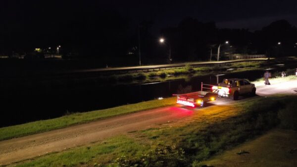 Betrapt? 'Provincie die om 04:00 stiekem Nederlandse vlaggen weghaalt'