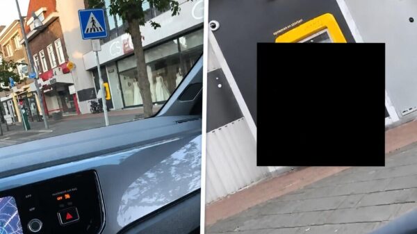 Opgewonden standje is net iets té blij dat zijn uitkering weer is gestort