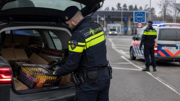 Politie jaagt op illegaal vuurwerk: handel lijkt steeds meer op drugshandel