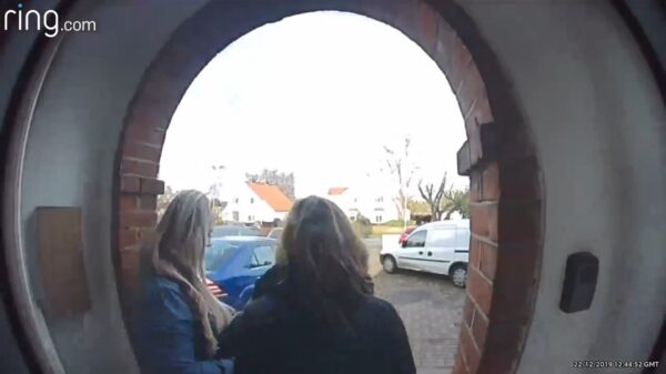 Annie heeft weer eens last van d'r zwakke enkels