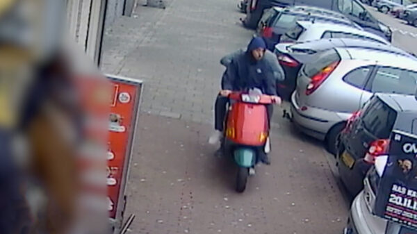 Ironisch: scootertuig overvalt cameraploeg die item over toenemend geweld in Zuidoost maakt