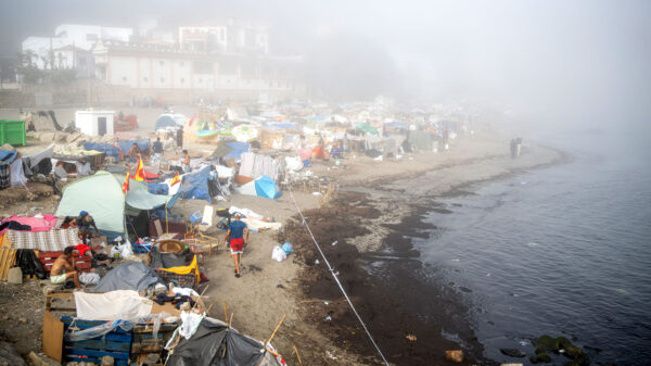 Bizarre foto's Ceuta laten zien dat er weinig over is van strand in kustplaats