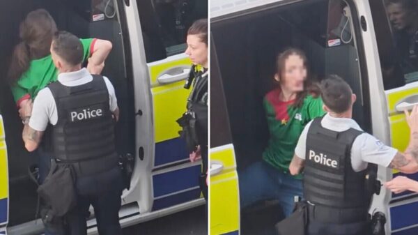 Ophef om beelden van agent die geboeide vrouw hard in d'r gezicht slaat