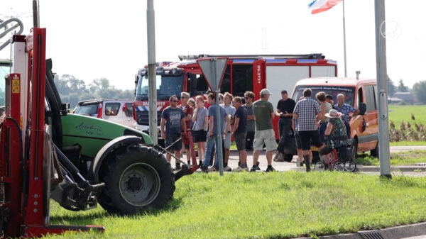 Zeven boeren aangehouden na brandende hooibalen langs A2 bij Breukelen