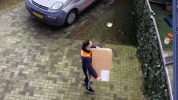 Dilemma van de dag: Niemand thuis, hoe lost de PostNL-bezorger dit op?