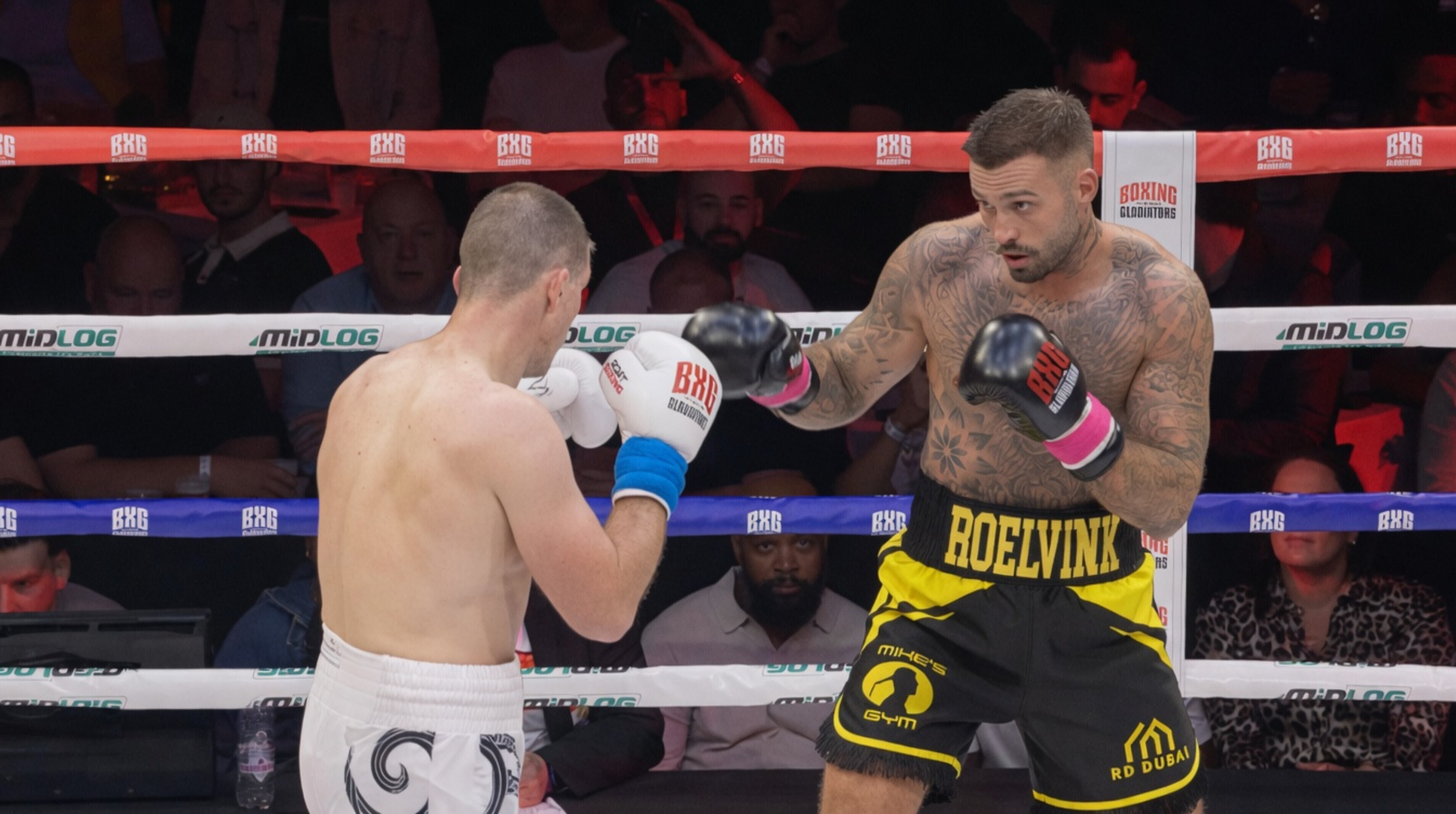 Terugkijken: Dave Roelvink verliest profdebuut als bokser in Rotterdam