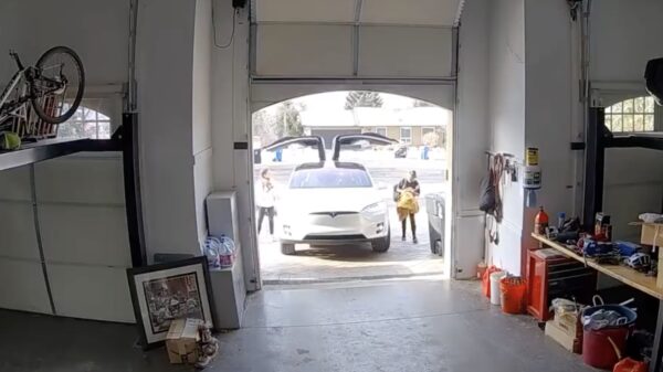 De superhandige vleugeldeuren van de Tesla Model X blijken niet altijd superhandig te zijn