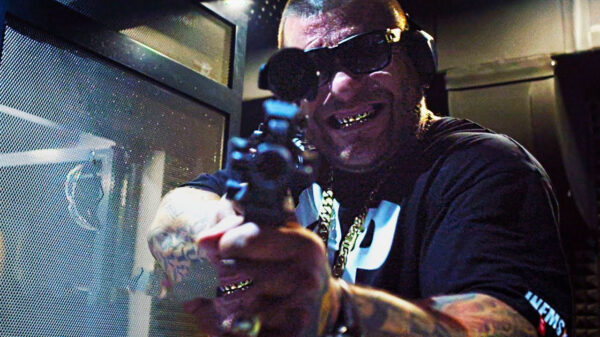 Een kijkje in de wereld van de meest gestoorde rapper van Polen: Popek