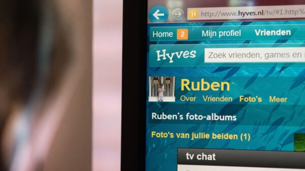 Eindelijk?! Hyves keert terug met krabbels, glitterplaatjes en respectknop