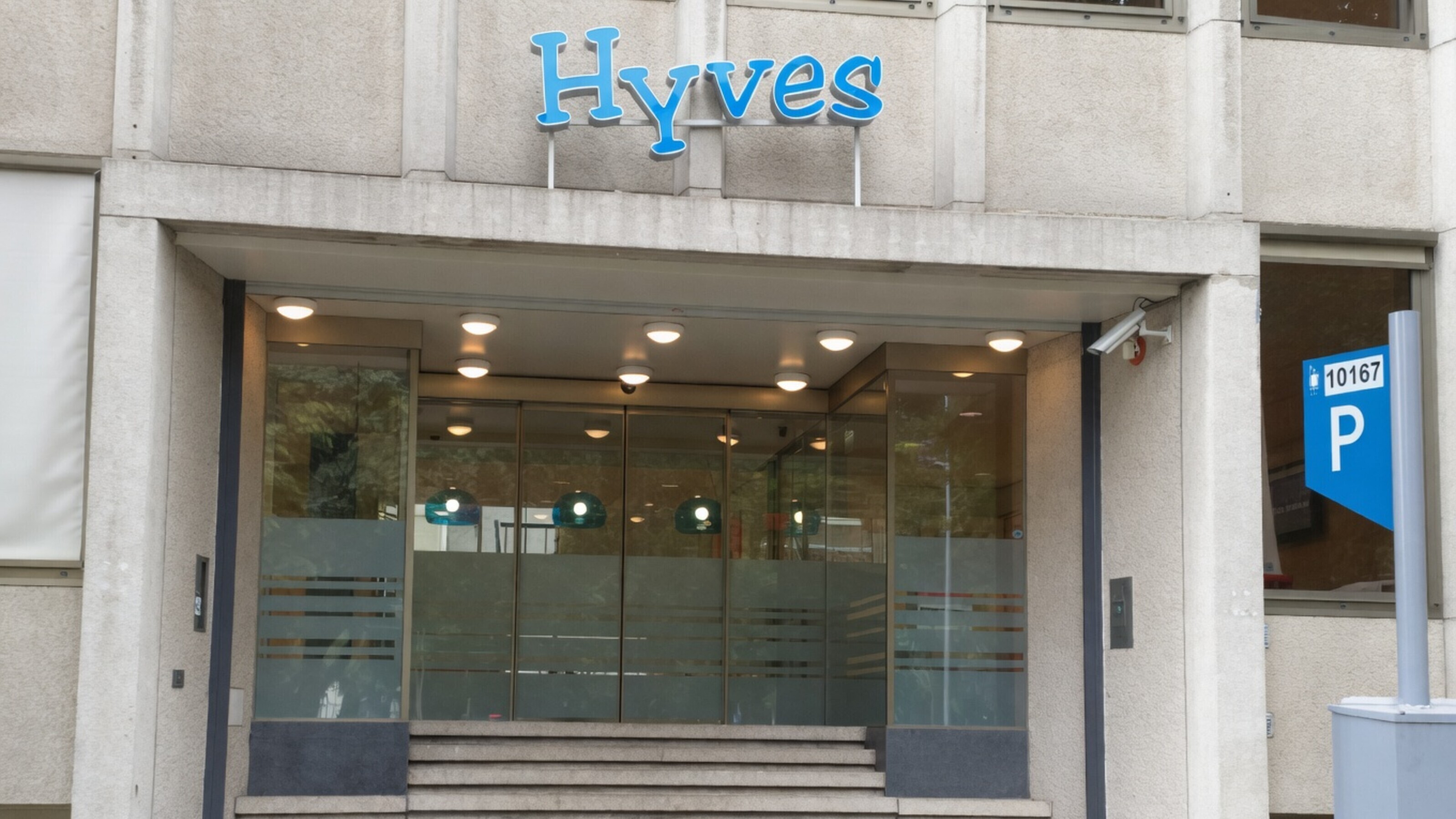 Eindelijk?! Hyves keert terug met krabbels, glitterplaatjes en respectknop