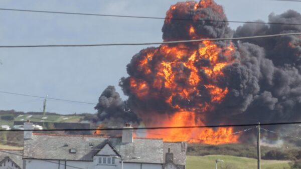 Beelden: RAF-straaljager explodeert bij de inslag na een crash bij Anglesey