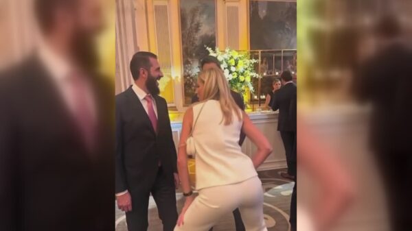 Maxima geeft een dansshowtje voor Jetten en de koppensneller