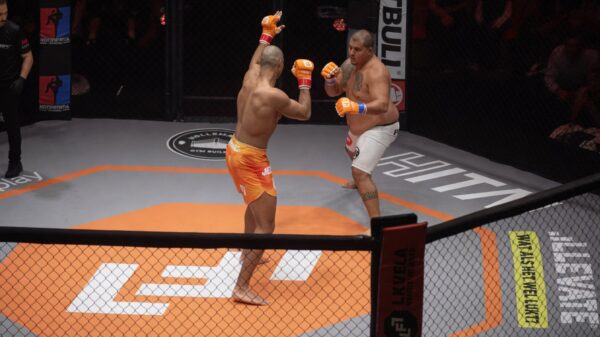 Levi Rigters wint MMA-debuut in Den Bosch met knock-out in 45 seconden