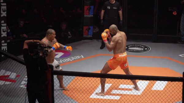 Levi Rigters wint MMA-debuut in Den Bosch met knock-out in 45 seconden