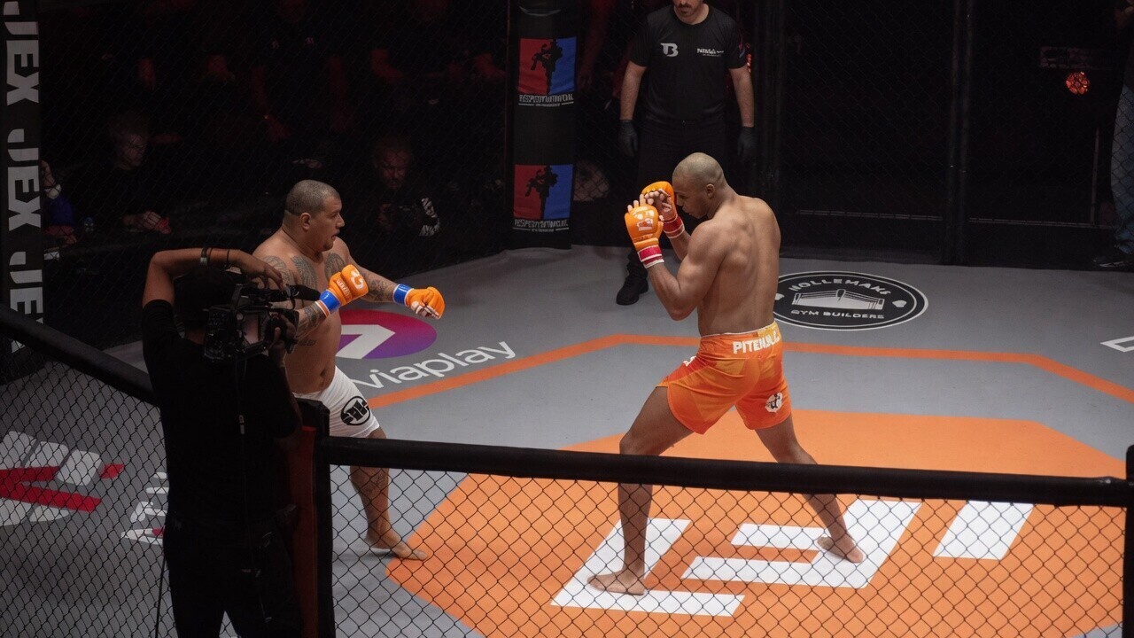 Levi Rigters wint MMA-debuut in Den Bosch met knock-out in 45 seconden