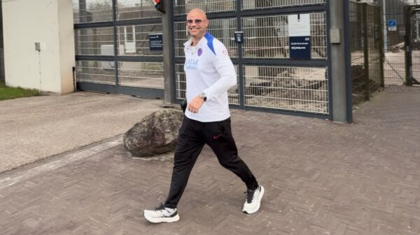 Schreeuwlelijk Alex Soze is weer buiten en doet verhaal bij Roddelpraat