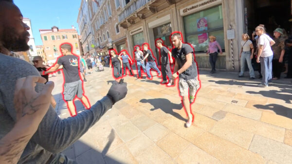 Dutch Travel Maniac deelt beelden van vechtpartij met Antifa in Venetië