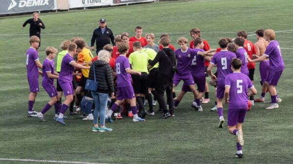 Treurig: Gigantische knokpartij breekt uit tussen twee jeugdteams