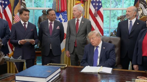 Donald Trump (80) compleet knock-out tijdens 'historische' bijeenkomst