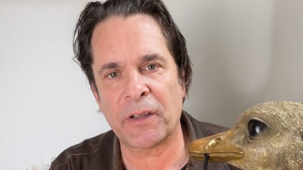Hans Teeuwen reageert scherp op vervolging van Jan Roos: "Mooie jongen"