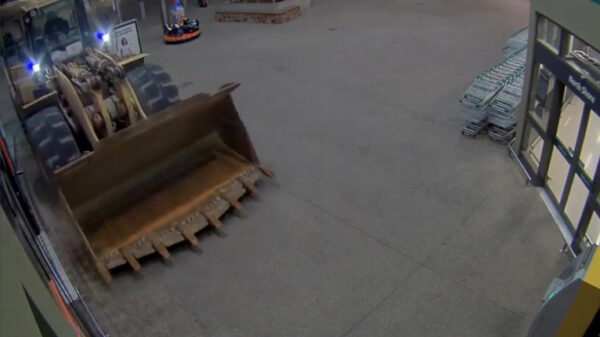 In Australië gebruiken ze gewoon een shovel om een pinautomaat te jatten