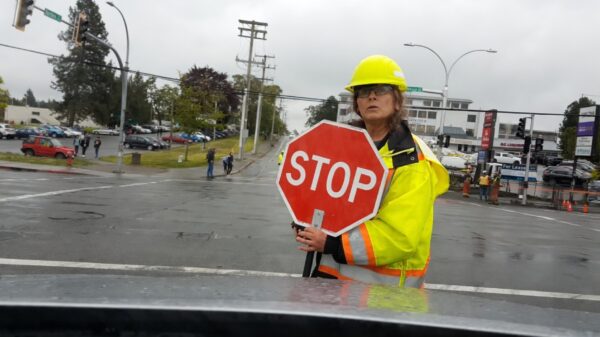 Verkeers-Karen beschuldigt automobilist van aanrijding die ze zelf faket