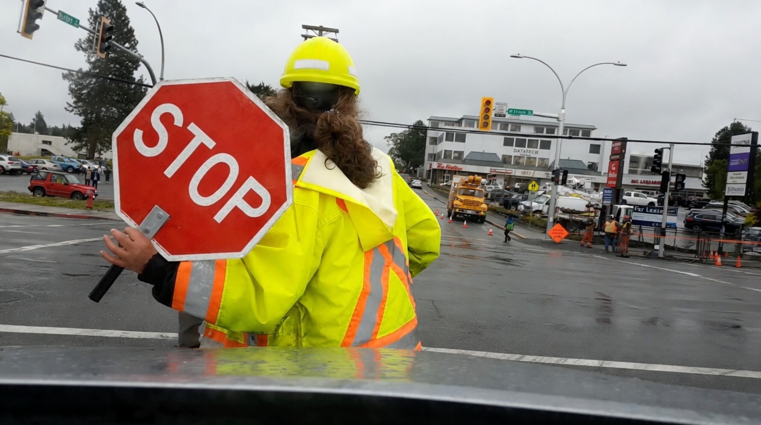 Verkeers-Karen beschuldigt automobilist van aanrijding die ze zelf faket